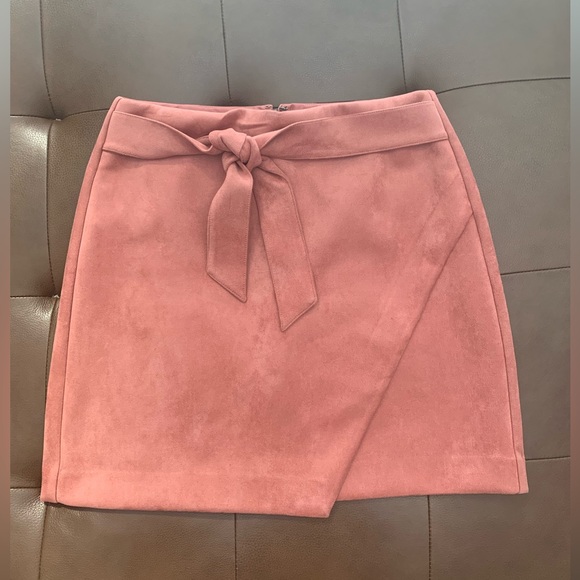 LOFT Pink Faux Suede Skirt With Tie. Size 4. - Picture 2 of 6